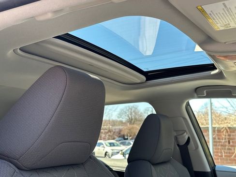 Used 2021 Toyota RAV4 XLE w/ Convenience Package image 12