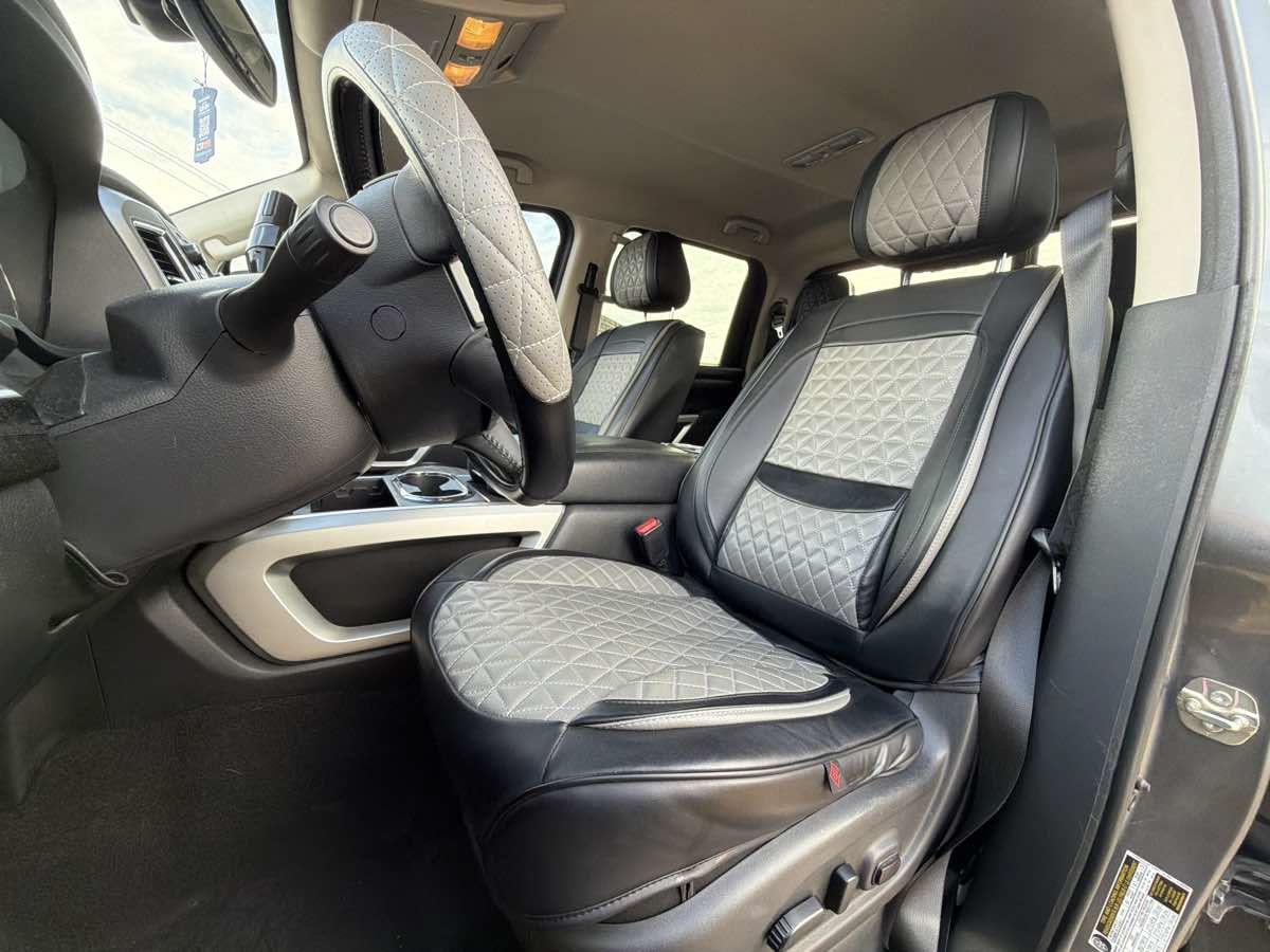 Used 2017 Nissan Titan SV AWD/4WD image 6