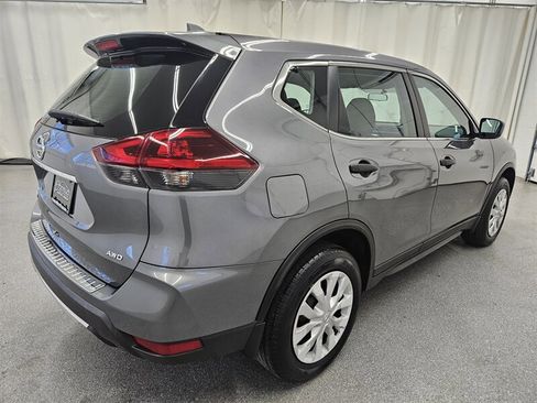 Used 2018 Nissan Rogue S image 5