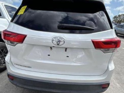Used 2019 Toyota Highlander LE image 7