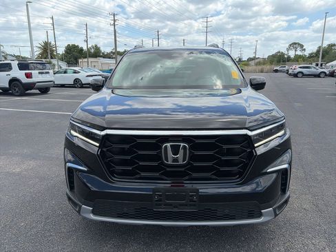 Used 2024 Honda Pilot Touring image 2