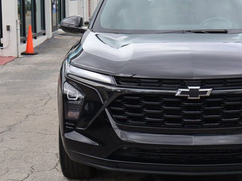 Used 2024 Chevrolet Trax RS w/ Sunroof Package image 15