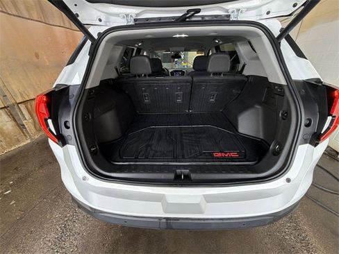 Used 2023 GMC Terrain SLE w/ Driver Convenience Package image 24