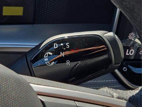 New 2026 Volkswagen Tiguan SE R-Line FWD image 23