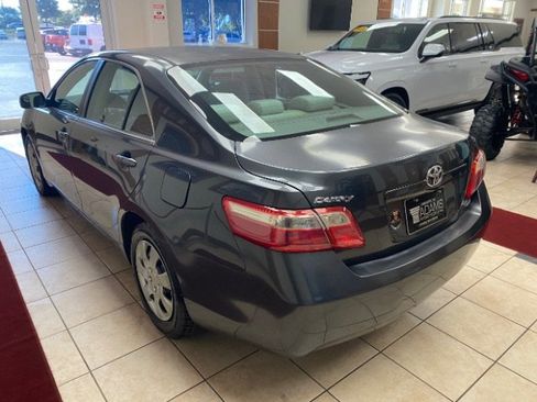 Used 2009 Toyota Camry LE FWD image 5