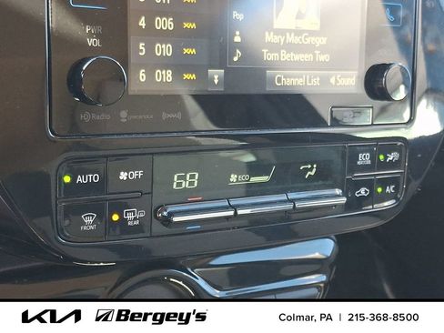 Used 2017 Toyota Prius Four FWD image 17