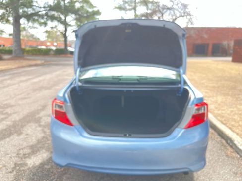 Used 2012 Toyota Camry LE image 19