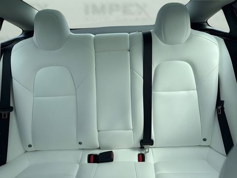 Used 2023 Tesla Model 3 Standard Range image 12