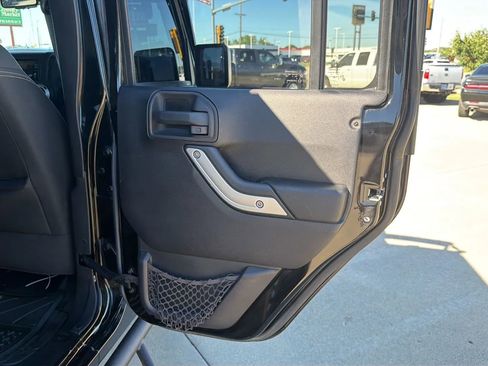 Used 2016 Jeep Wrangler Unlimited Sahara w/ Connectivity Group AWD/4WD image 69