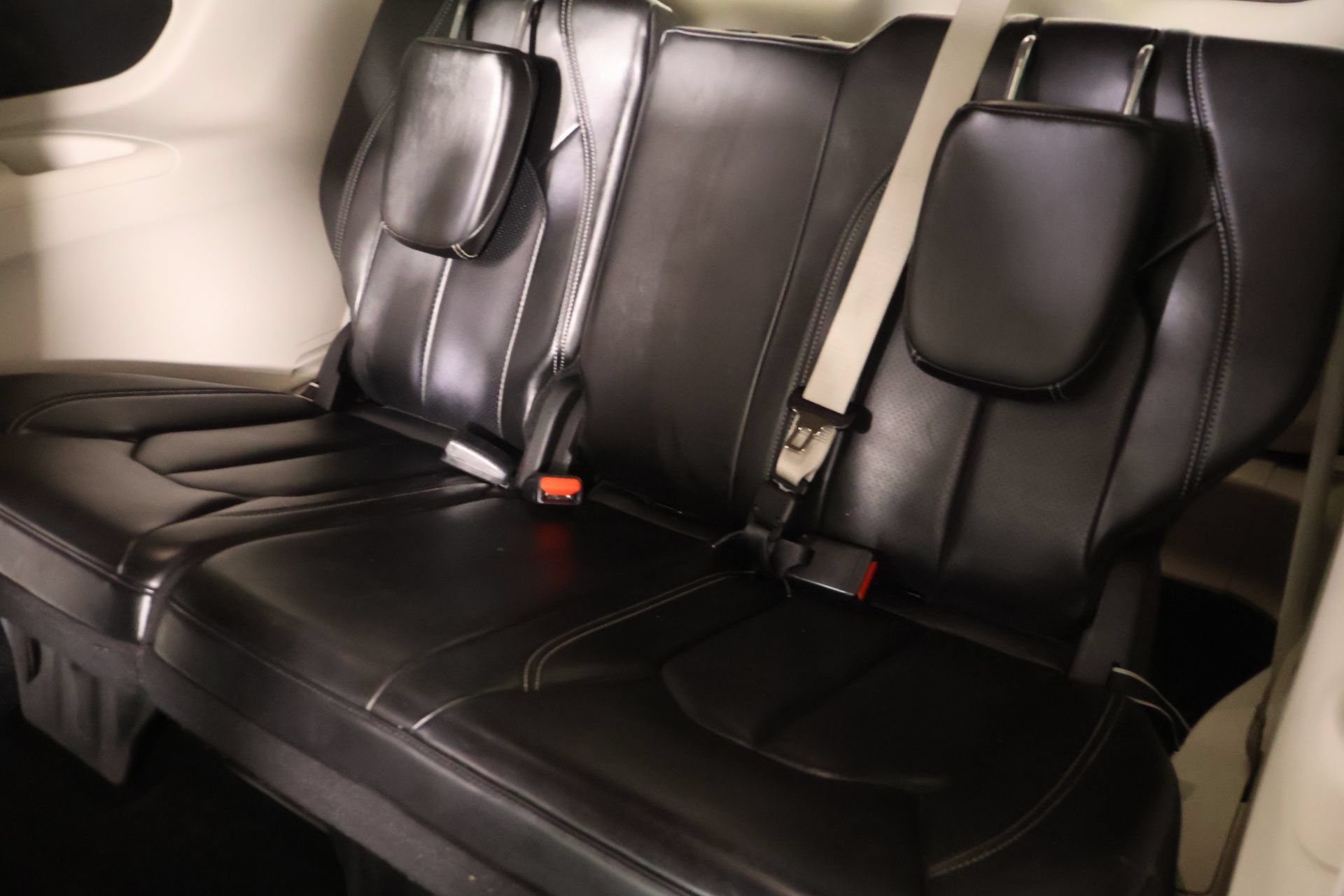 Used 2023 Chrysler Pacifica Touring-L FWD image 12
