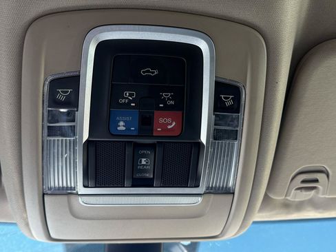 Used 2019 RAM 1500 Laramie AWD/4WD image 49