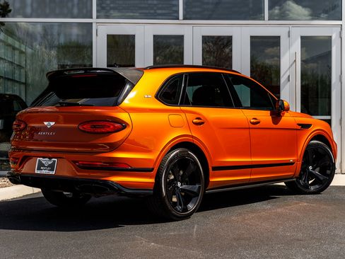 Used 2021 Bentley Bentayga image 18