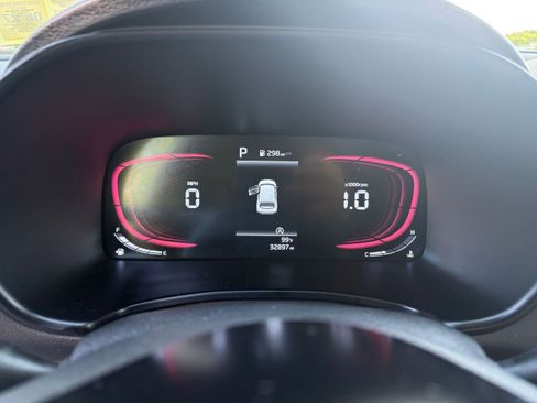 Used 2025 Kia Soul LX w/ LX Technology Package FWD image 38