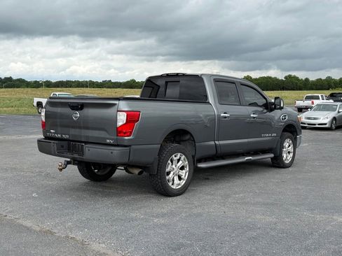 Used 2016 Nissan Titan SV RWD image 5