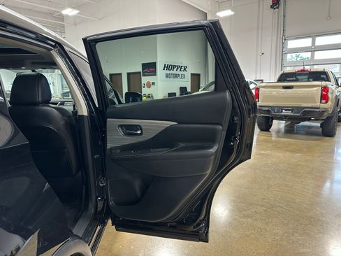 Used 2018 Nissan Murano Platinum FWD image 35