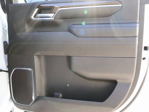 Used 2024 GMC Sierra 2500 SLE image 11