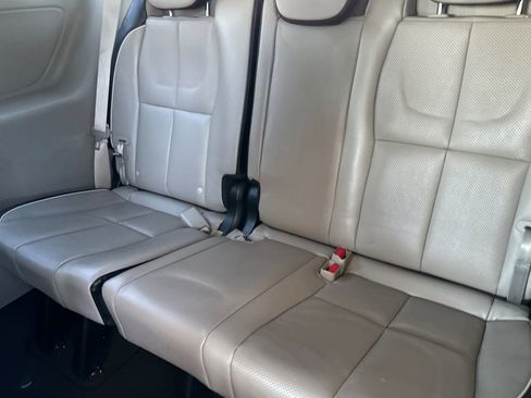 Used 2021 Kia Sedona EX image 16