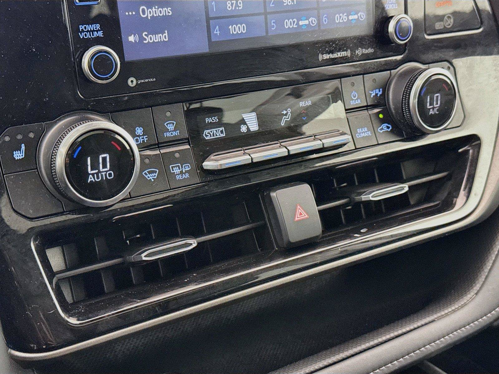 Used 2022 Toyota Highlander XLE AWD/4WD image 26