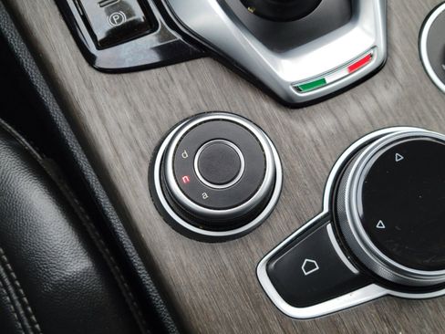 Used 2020 Alfa Romeo Stelvio Ti w/ Nero Edizione image 28