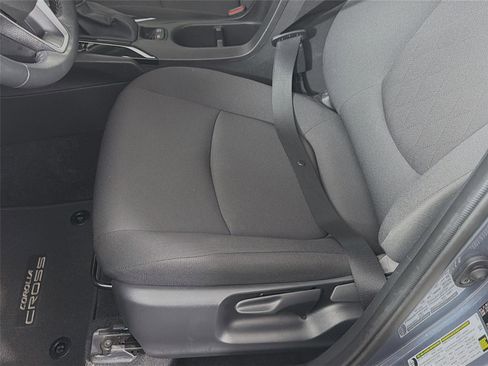 Used 2025 Toyota Corolla Cross LE image 19