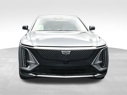 Used 2024 Cadillac Lyriq Luxury w/ LPO, Floor Liner Package AWD/4WD image 8