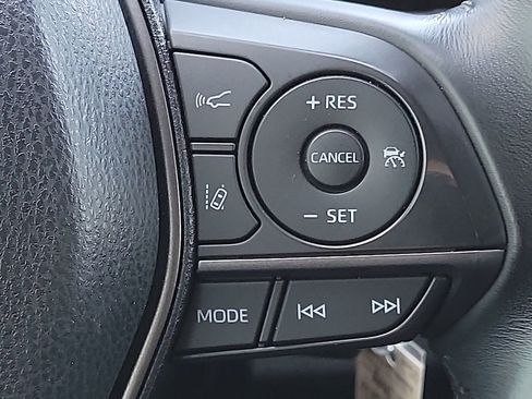 Used 2022 Toyota Camry SE FWD image 17