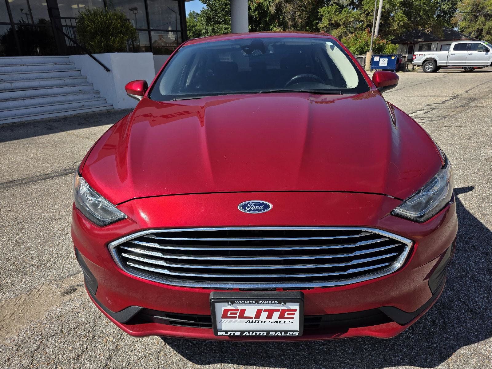 Used 2020 Ford Fusion SE FWD image 2