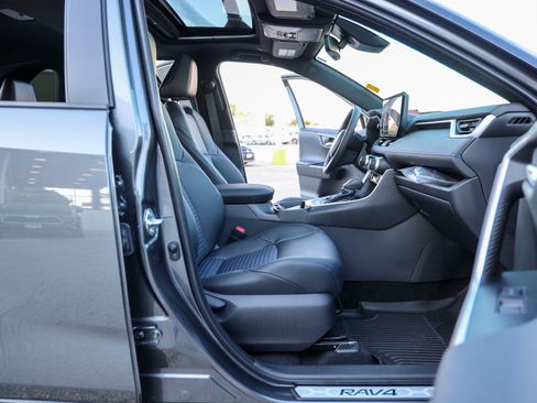 Used 2025 Toyota RAV4 XSE AWD/4WD image 41