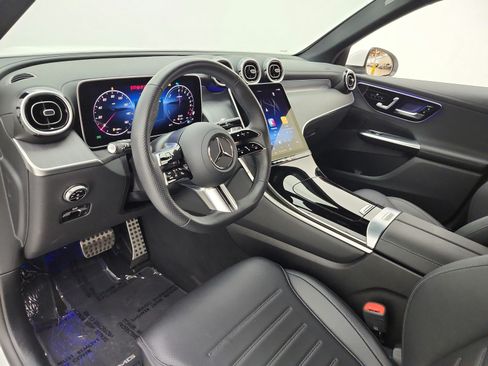 Used 2025 Mercedes-Benz GLC 350e 4MATIC image 12