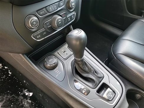 Used 2020 Jeep Cherokee Latitude Plus w/ Cold Weather Group image 29