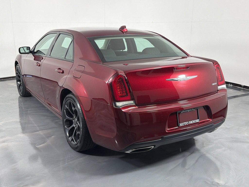 Used 2019 Chrysler 300 Touring w/ Sport Appearance Package RWD image 7