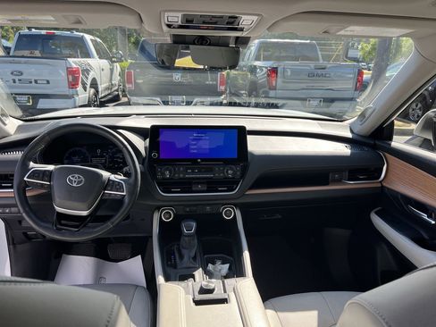 Used 2024 Toyota Grand Highlander AWD image 31