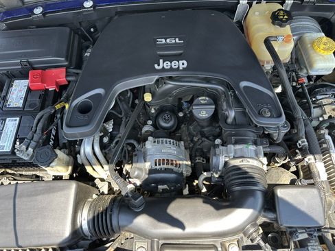 Used 2019 Jeep Wrangler Unlimited Sport AWD/4WD image 10
