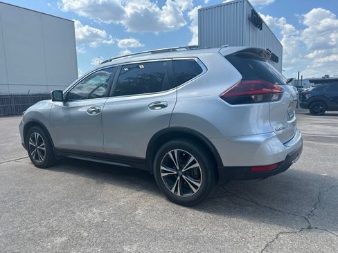 Used 2019 Nissan Rogue SV w/ Premium Package FWD image 5