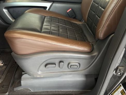 Used 2018 Nissan Titan Platinum Reserve AWD/4WD image 22