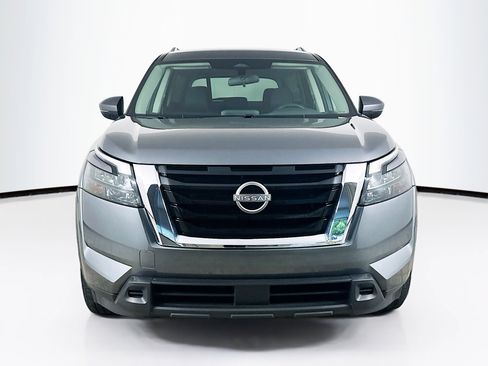 Used 2025 Nissan Pathfinder SV FWD image 2