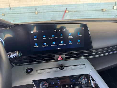 Used 2025 Hyundai Elantra Limited image 21