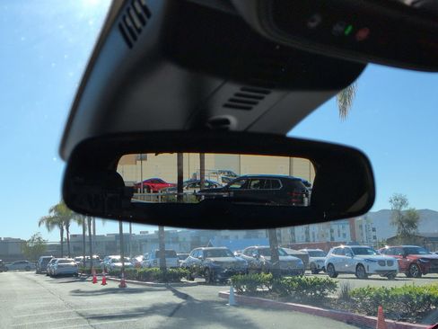 Used 2025 Chevrolet Traverse LT w/ Midnight/Sport Edition image 27