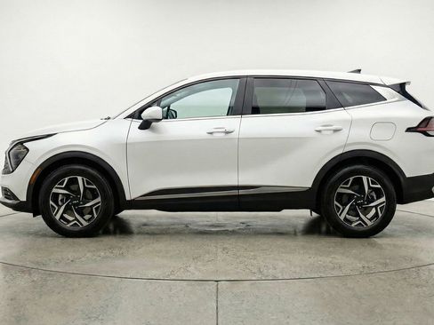 Used 2025 Kia Sportage LX image 4