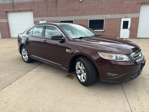 Used 2010 Ford Taurus SEL FWD image 3