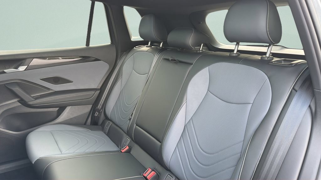 New 2026 Volkswagen Tiguan SE R-Line FWD image 32