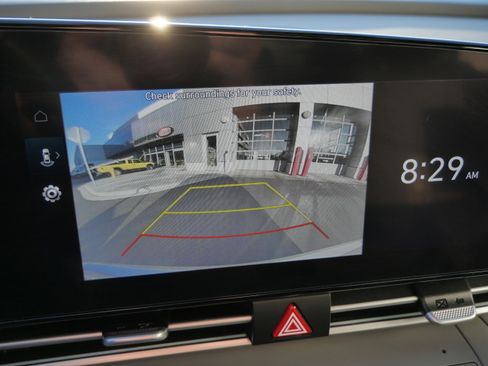 Used 2025 Hyundai Elantra SEL image 32