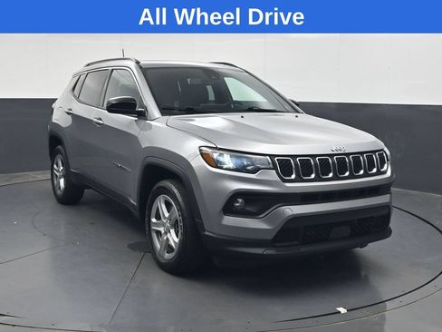 Used 2023 Jeep Compass Latitude w/ Sun and Sound Group AWD/4WD image 2