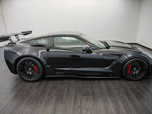Used 2015 Chevrolet Corvette Z06 w/ 3LZ Preferred Equipment Group RWD image 6