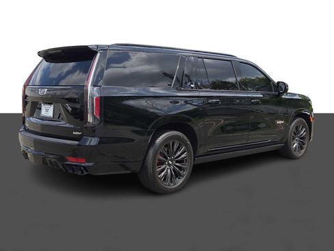 Used 2023 Cadillac Escalade ESV V w/ LPO, ONYX Package AWD/4WD image 6