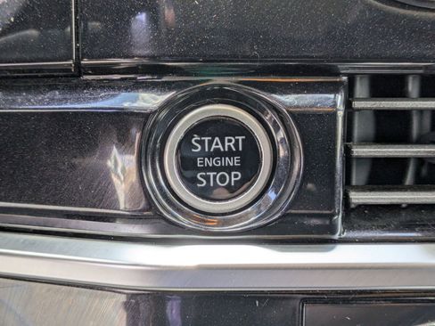 Used 2024 Nissan Pathfinder SL AWD/4WD image 21
