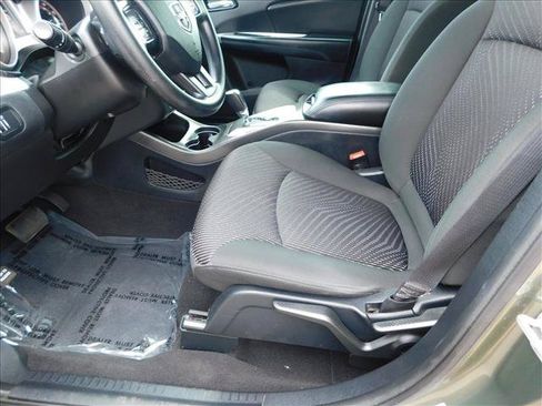 Used 2016 Dodge Journey SE w/ Flexible Seating Group FWD image 21