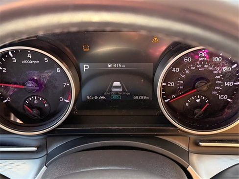 Used 2023 Kia Carnival LX image 17