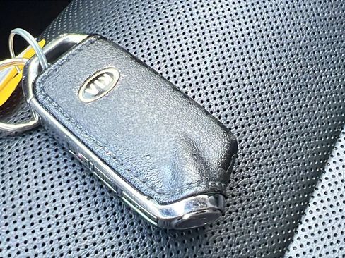 Used 2018 Kia Stinger RWD image 28