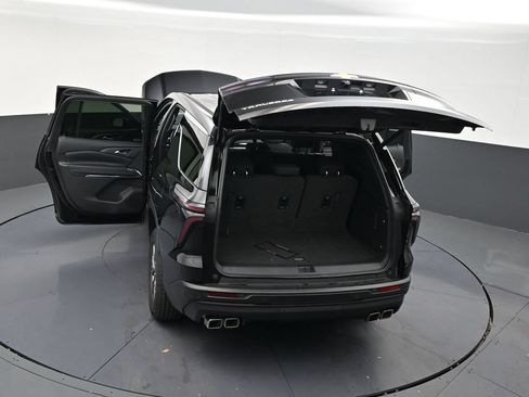 Used 2025 Chevrolet Traverse LT FWD image 31